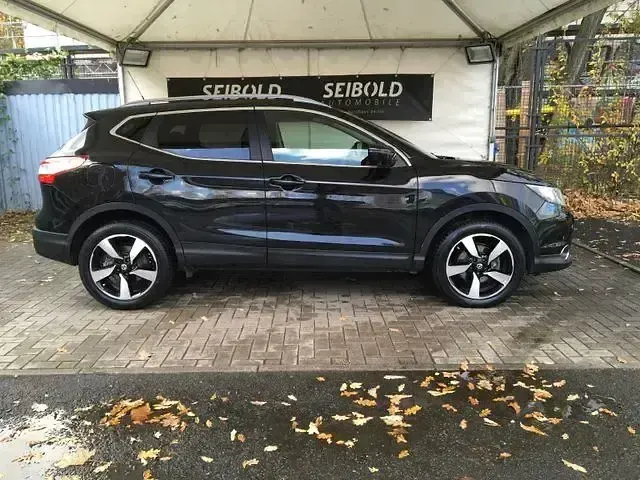 Gebraucht Nissan Qashqai N-Connecta 131 PS (96 kW) 2016 Schwarz SUV