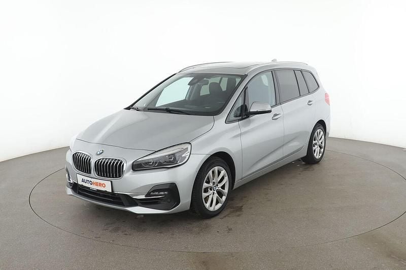 Grau Gebraucht 2018 BMW 220 Gran Tourer Luxury Line Van / Kleinbus | 21.510 € (Fairer Preis) - Bild 1/3
