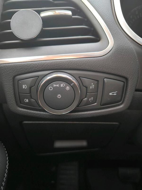 Gebraucht Ford S-MAX Titanium 241 PS (177 kW) 2015 Weiß Van / Kleinbus