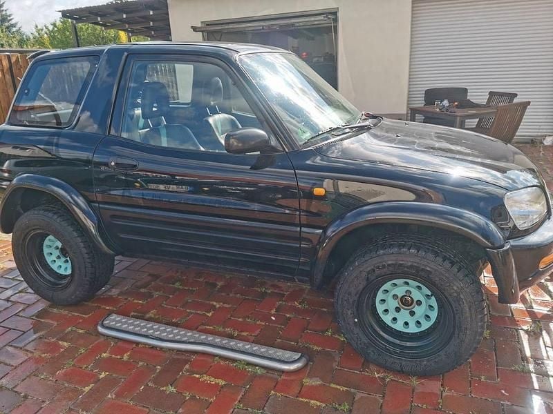Schwarz Gebraucht 1996 Toyota RAV4 SUV | 8.100 € - Bild 1/4