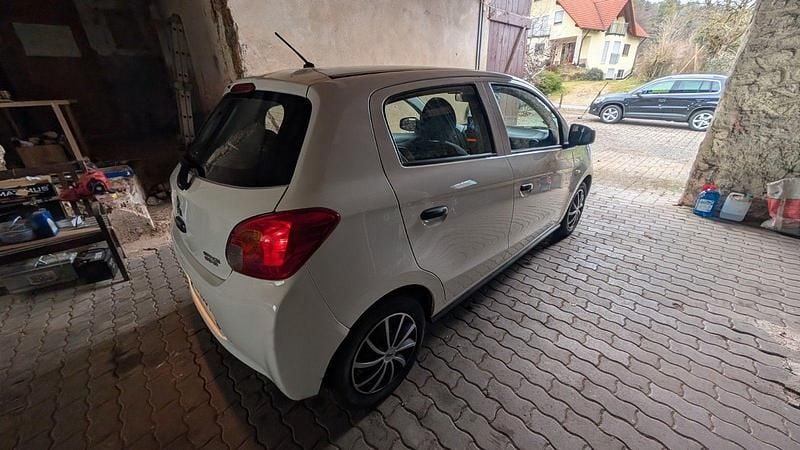 Gebraucht Mitsubishi Space Star 71 PS (52 kW) 2015 Weiß Kleinwagen