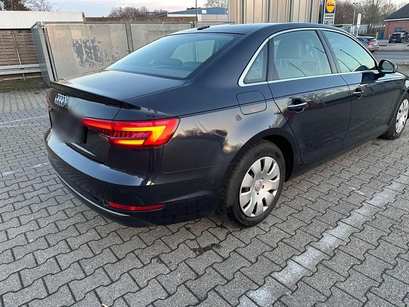 Gebraucht Audi A4 Ambition 150 PS (110 kW) 2015 Blau Limousine
