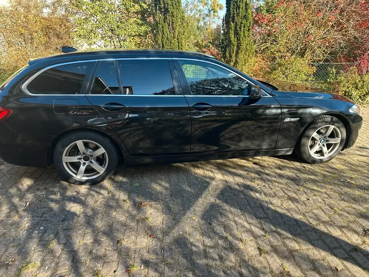 Gebraucht BMW 525 204 PS (150 kW) 2011 Schwarz Kombi