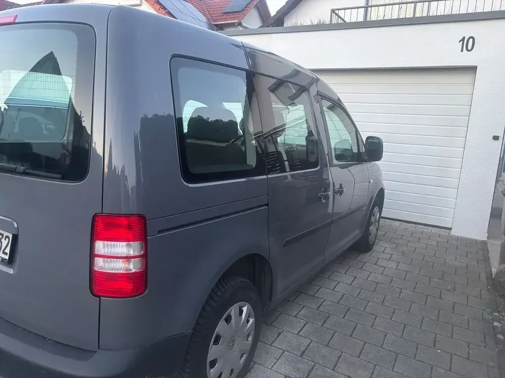 Usata VW Caddy Trendline 105 CV (77 kW) 2012 Grigio Monovolume