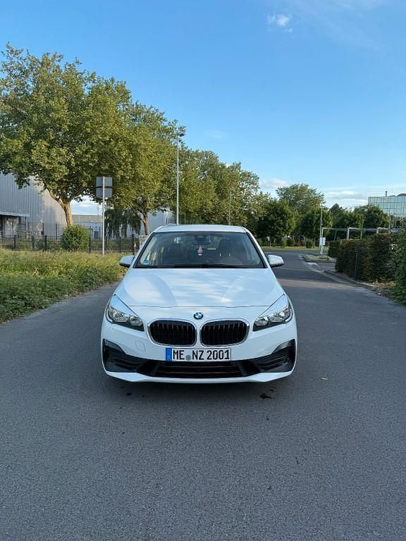 Weiß Gebraucht 2018 BMW 218 Active Tourer Advantage Van / Kleinbus | 10.400 € (Superpreis) - Bild 1/4