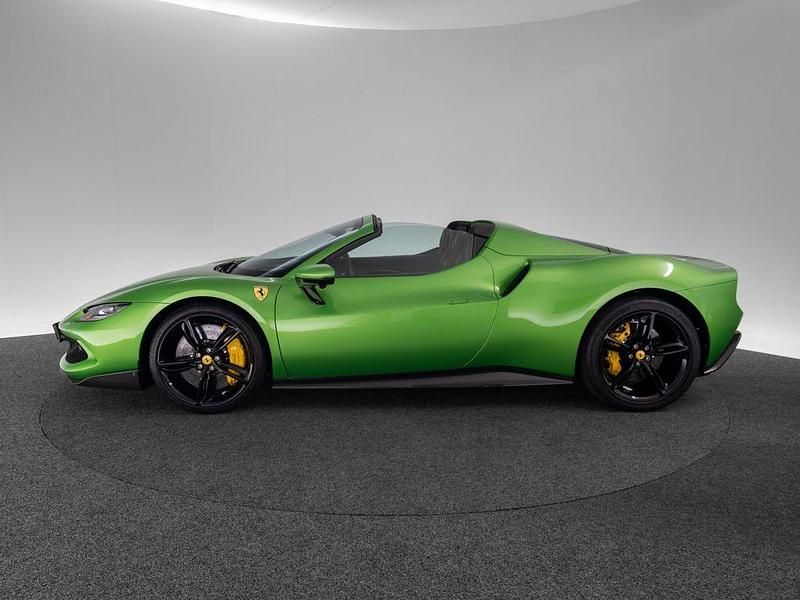 Gebraucht Ferrari 296 829 PS (609 kW) 2023 Verde kers Cabrio