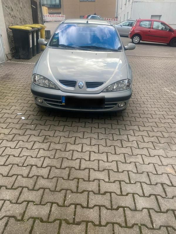 Gebraucht Renault Mégane 75 PS (55 kW) 2001 Silber Kleinwagen