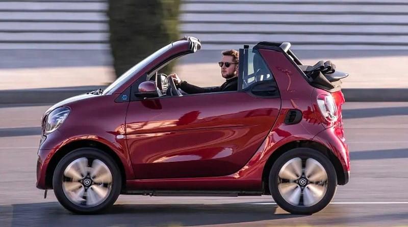 Rot Gebraucht 2022 Smart ForTwo Coupé Cabrio | 19.500 € - Bild 1/4