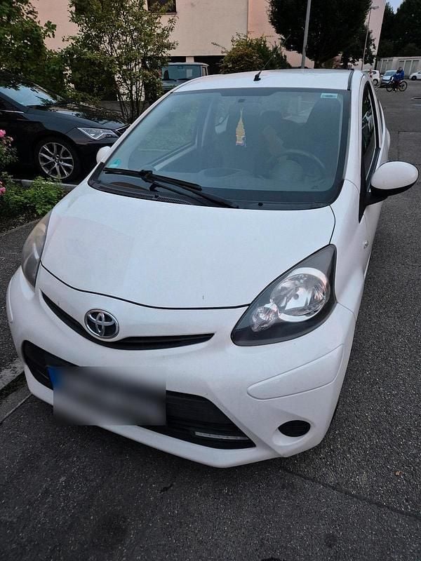 Weiß Gebraucht 2014 Toyota Aygo Kleinwagen | 4.200 € (Guter Preis) - Bild 1/4