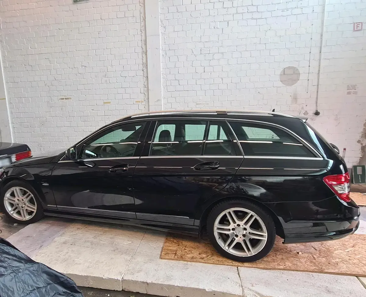 Second-hand Mercedes 320 224 CP (164 kW) 2008 Negru Break