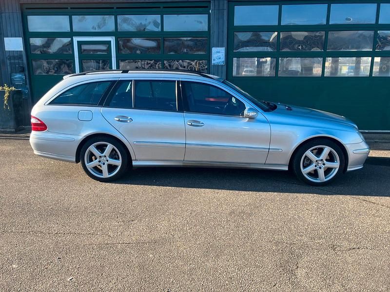 Gebraucht Mercedes E500 306 PS (225 kW) 2005 Silber Kombi