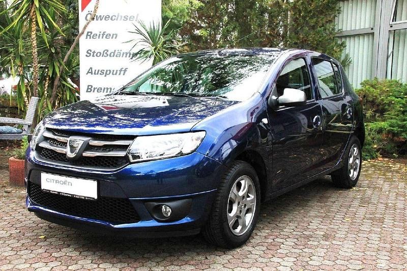 Gebraucht Dacia Sandero Celebration 90 PS (66 kW) 2016 Blau cosmos Kleinwagen