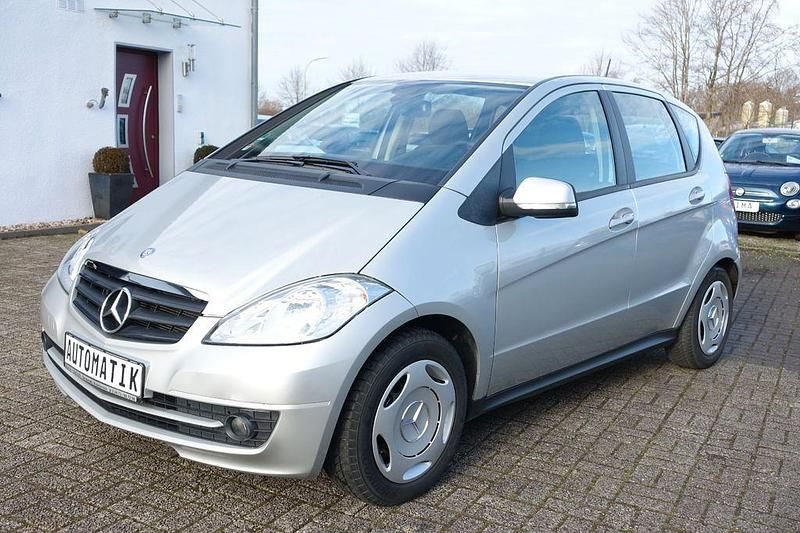 Silber Gebraucht 2012 Mercedes A160 Limousine | 8.990 € (Fairer Preis) - Bild 1/4