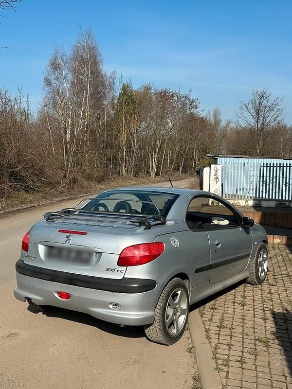 Gebraucht Peugeot 206 CC 109 PS (80 kW) 2002 Silber Cabrio