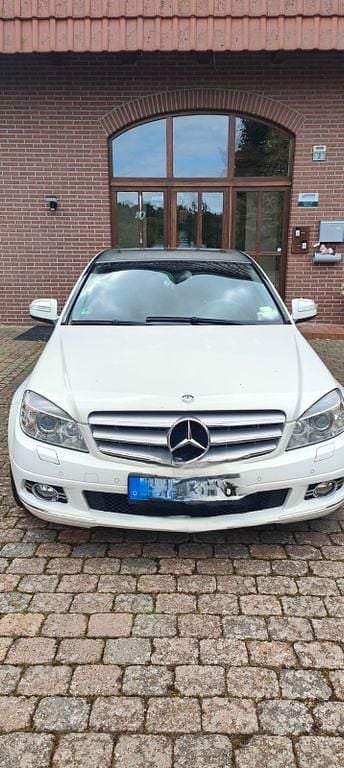 Weiß Gebraucht 2007 Mercedes C220 Limousine | 4.000 € (Guter Preis) - Bild 1/4