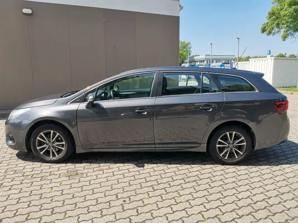 Gebraucht Toyota Avensis Edition-S 111 PS (81 kW) 2018 Grau Kombi