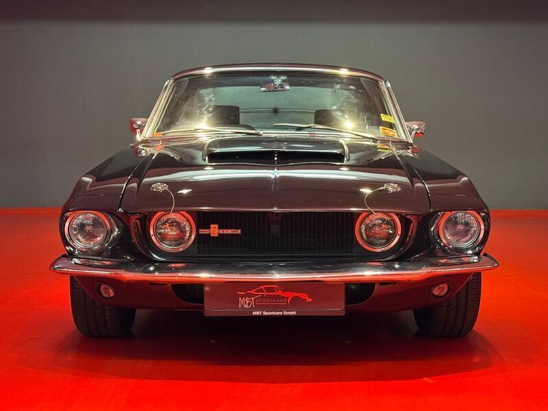Violett Gebraucht 1968 Ford Mustang Fastback Coupé | 124.900 € - Bild 1/4
