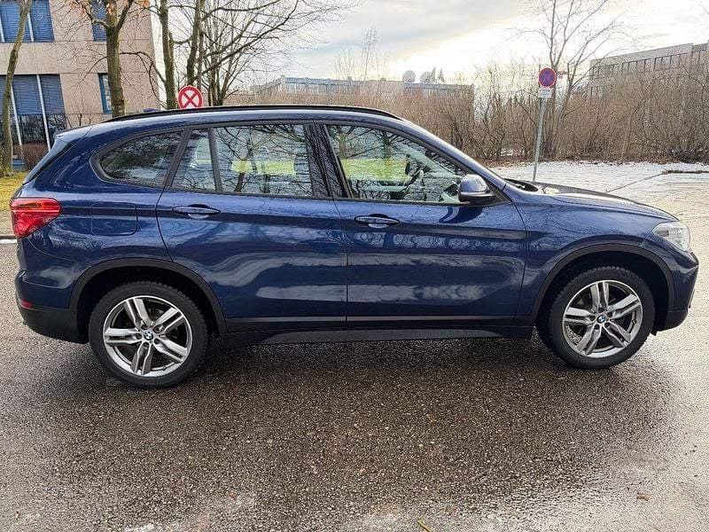 Blau Gebraucht 2018 BMW X1 SUV | 17.777 € (Guter Preis) - Bild 1/4