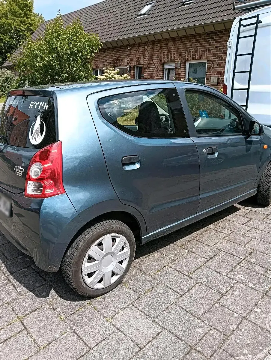 Gebraucht Suzuki Alto Basic 86 PS (63 kW) 2011 Grau Kleinwagen