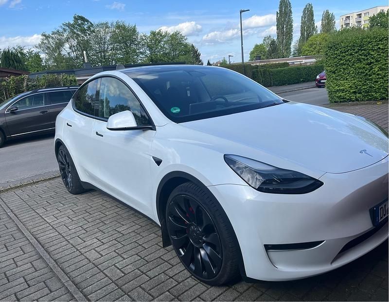 Weiß Gebraucht 2022 Tesla Model Y Performance SUV | 38.700 € (Fairer Preis) - Bild 1/4