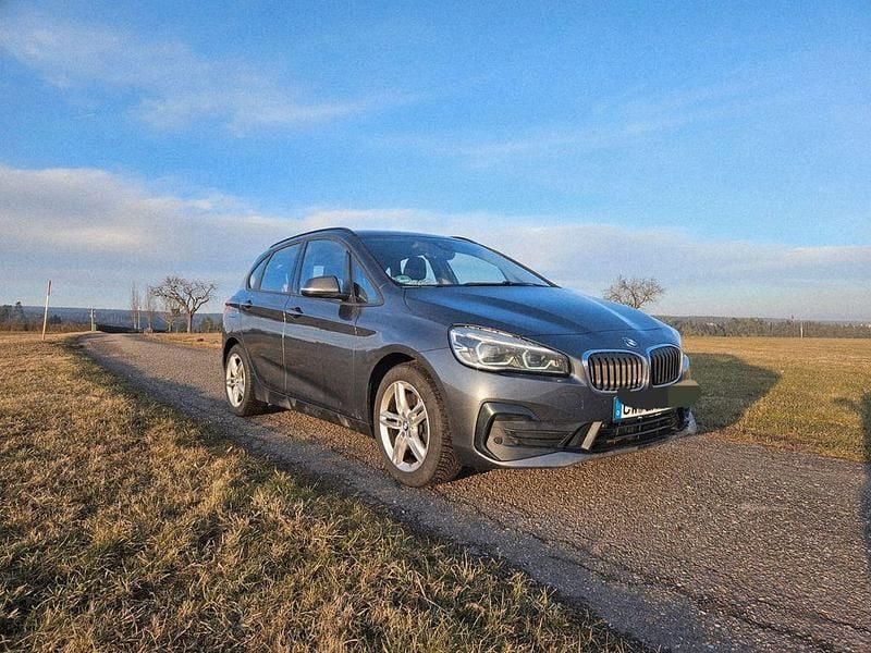 Grau Gebraucht 2019 BMW 225 Active Tourer Van / Kleinbus | 11.500 € (Superpreis) - Bild 1/4