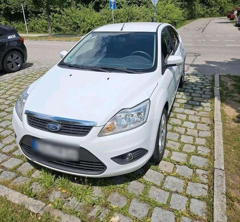 Weiß Gebraucht 2008 Ford Focus Style Limousine | 1.000 € (Guter Preis) - Bild 1/4
