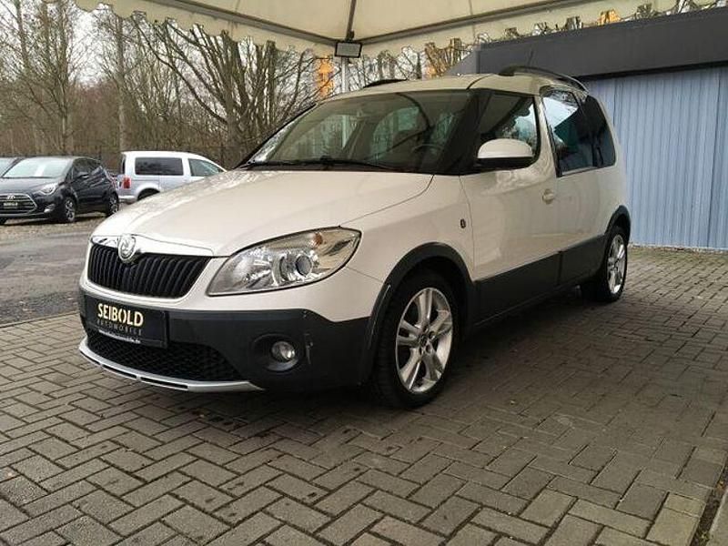 Weiß Gebraucht 2010 Skoda Roomster Van / Kleinbus | 6.980 € (Fairer Preis) - Bild 1/4