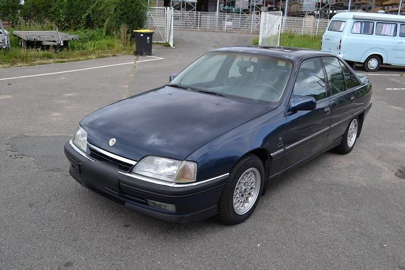 Blau Gebraucht 1991 Opel Omega Kombi | 2.995 € - Bild 1/4
