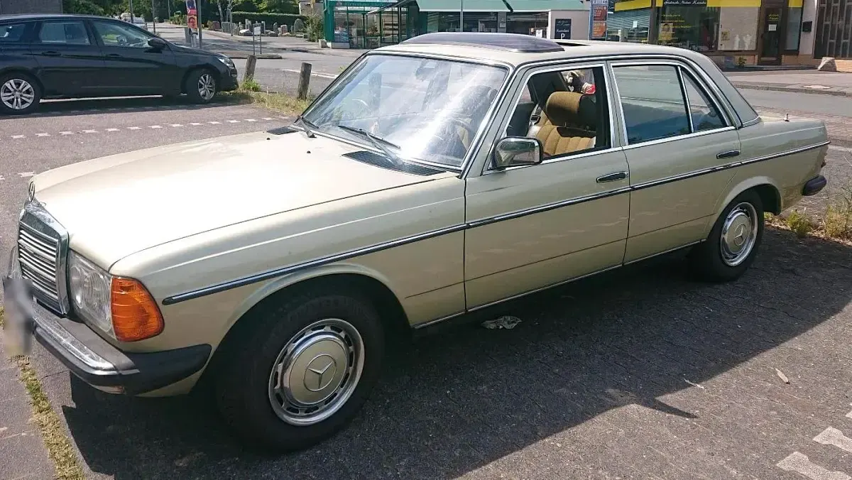 Gebraucht Mercedes 200 109 PS (80 kW) 1982 Grün Limousine
