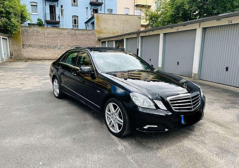 Gebraucht Mercedes E350 211 PS (155 kW) 2009 Schwarz Limousine