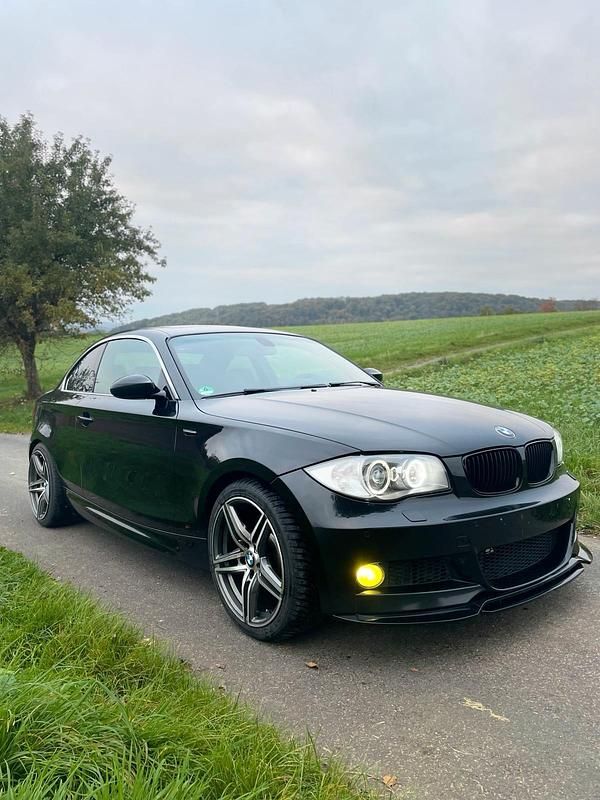 Schwarz Gebraucht 2010 BMW 123 Coupé M Sport Coupé | 8.399 € - Bild 1/4