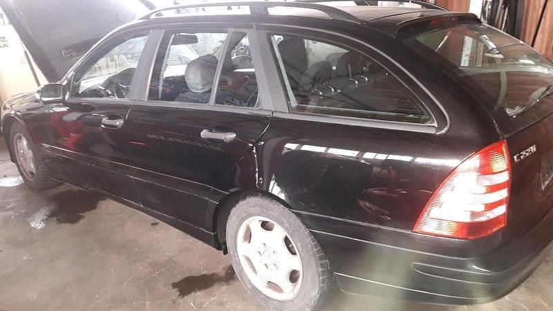 Schwarz Gebraucht 2005 Mercedes C220 Kombi | 2.500 € (Superpreis) - Bild 1/3
