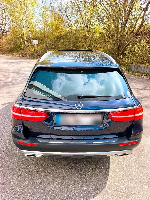 Gebraucht Mercedes E220 All-Terrain 194 PS (142 kW) 2018 Blau Kombi