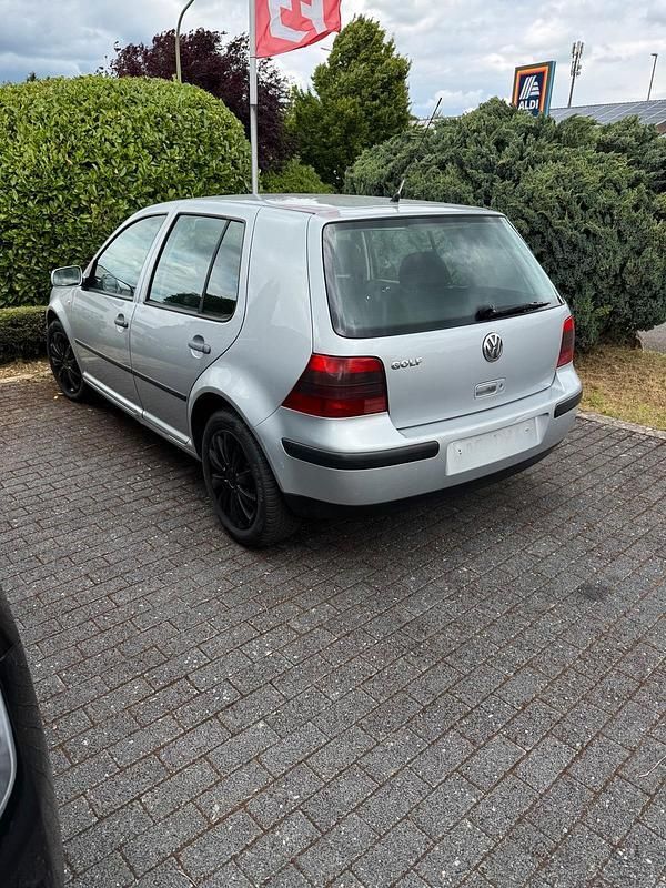 Silber Gebraucht 2000 VW Golf IV Kleinwagen | 2.650 € (Teuer) - Bild 1/4