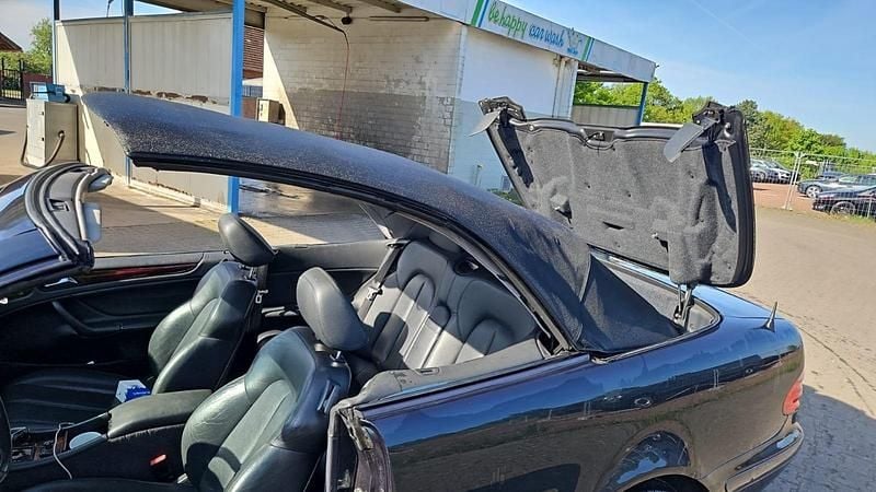 Gebraucht Mercedes CLK320 248 PS (182 kW) 2000 Blau Cabrio