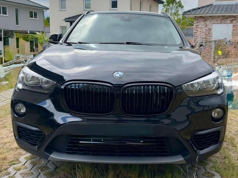 Schwarz Gebraucht 2018 BMW X1 Advantage SUV | 18.000 € (Guter Preis) - Bild 1/4