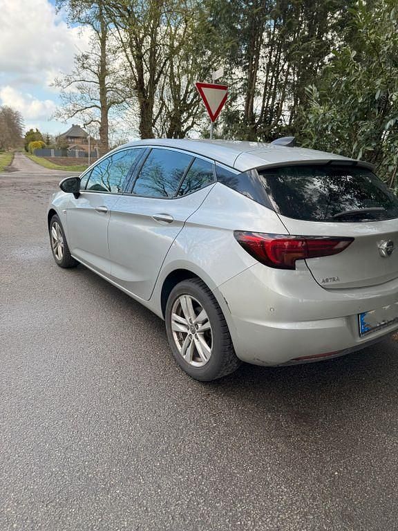 Gebraucht Opel Astra Dynamic 125 PS (91 kW) 2016 Silber Limousine