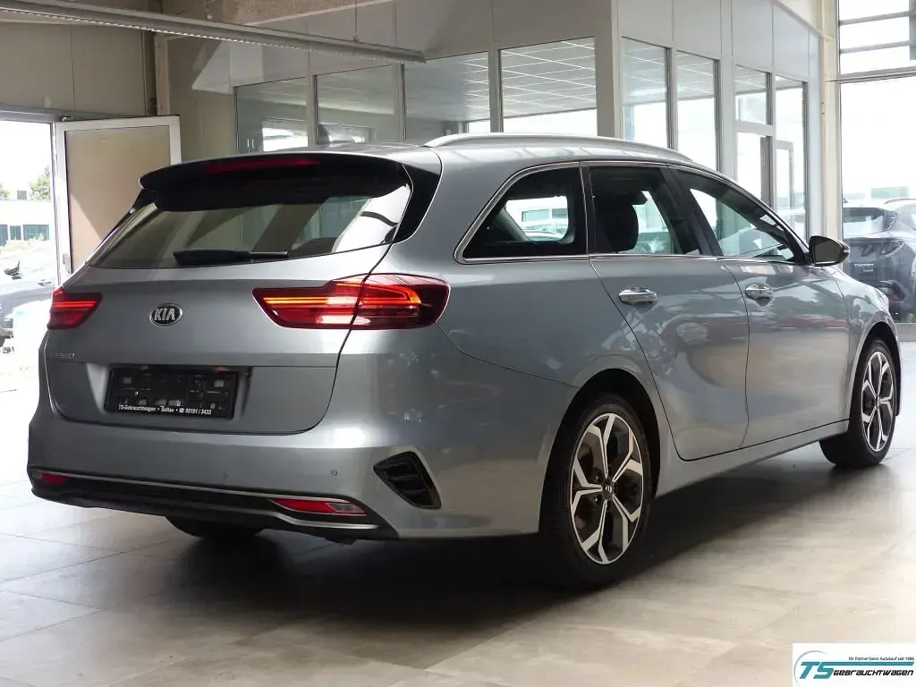 Gebraucht Kia Ceed Spirit 140 PS (102 kW) 2019 Silber (css) lunarsilber met. (metallic) Kleinwagen