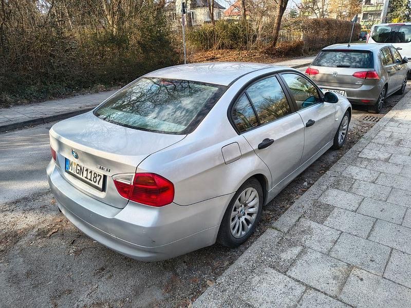 Gebraucht BMW 318 129 PS (94 kW) 2006 Silber Limousine
