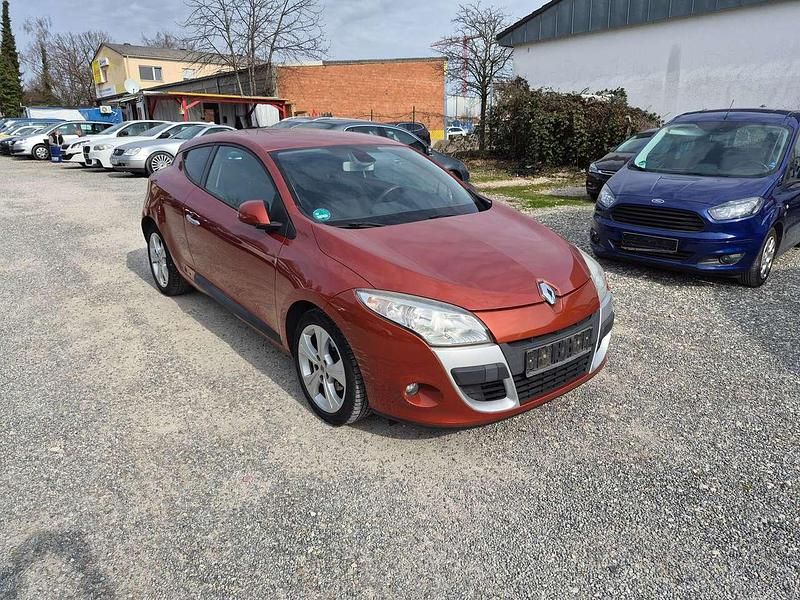 Gebraucht Renault Mégane Coupé Dynamique 110 PS (80 kW) 2009 Orangefarben cayenne Coupé