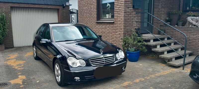 Schwarz Gebraucht 2005 Mercedes C220 Avantgarde Limousine | 7.999 € (Teuer) - Bild 1/2