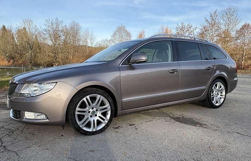 Gebraucht Skoda Superb Elegance 170 PS (125 kW) 2011 Kombi