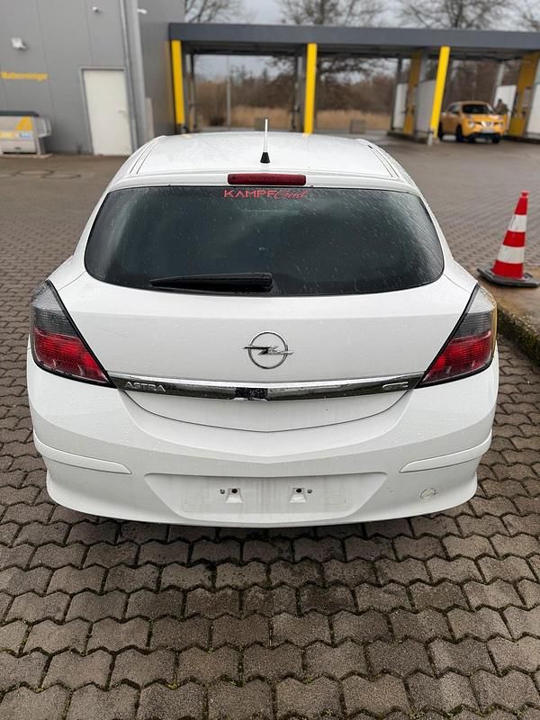 Gebraucht Opel Astra GTC 90 PS (66 kW) 2010 Weiß Kleinwagen