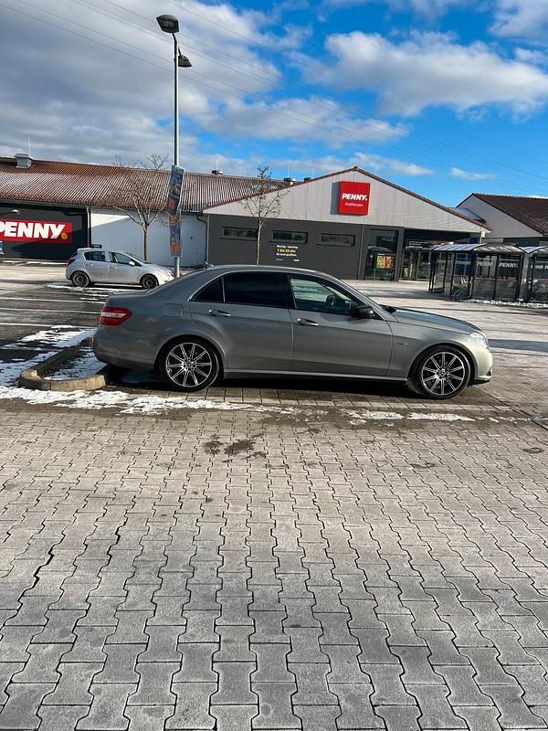 Gebraucht Mercedes E200 184 PS (135 kW) 2010 Silber Limousine