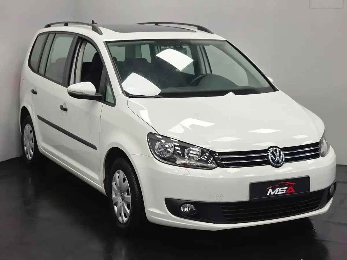 Gebraucht VW Touran Trendline 105 PS (77 kW) 2014 Weiß Van / Kleinbus