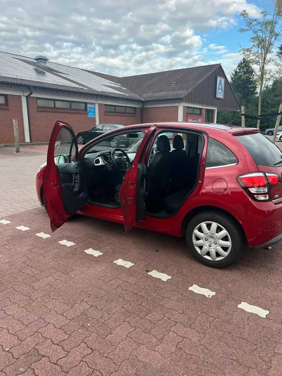 Usado Citroën C3 92 CV (67 kW) 2013 Rojo Utilitario