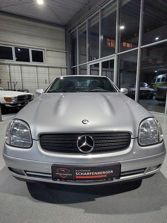 Gebraucht Mercedes SLK230 193 PS (141 kW) 1999 Silber Cabrio