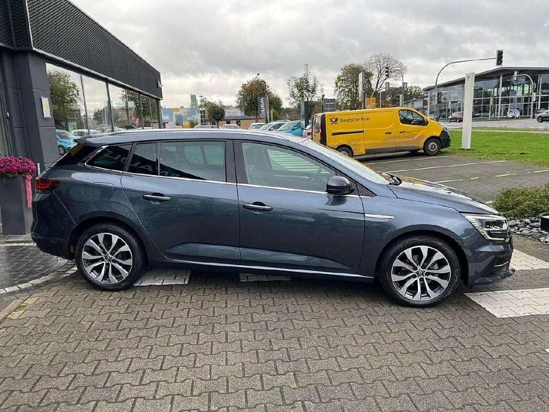 Gebraucht Renault Mégane GrandTour Intens 140 PS (102 kW) 2023 Titangrau (metallic) Kombi
