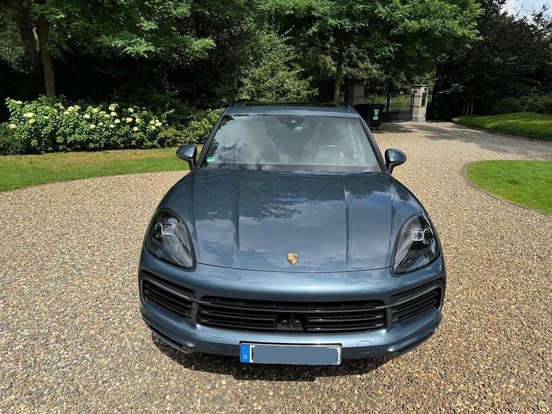 Blau Gebraucht 2018 Porsche Cayenne SUV | 43.370 € (Fairer Preis) - Bild 1/4