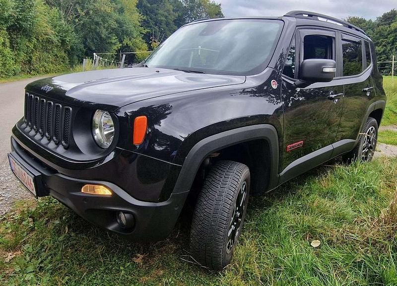 Schwarz Gebraucht 2016 Jeep Renegade Trailhawk SUV | 16.950 € (Fairer Preis) - Bild 1/4